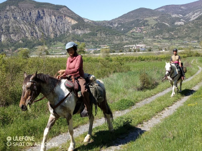 Tour de Rochebrune à cheval