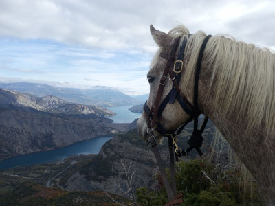 Serre Poncon à cheval